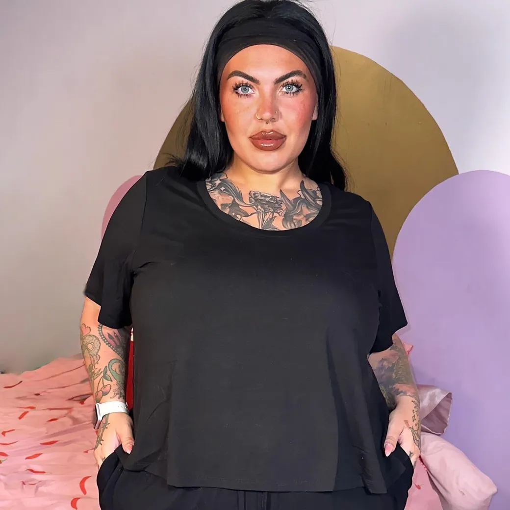 Cooling Wood-Pulp Scoop Neck Tee - Black