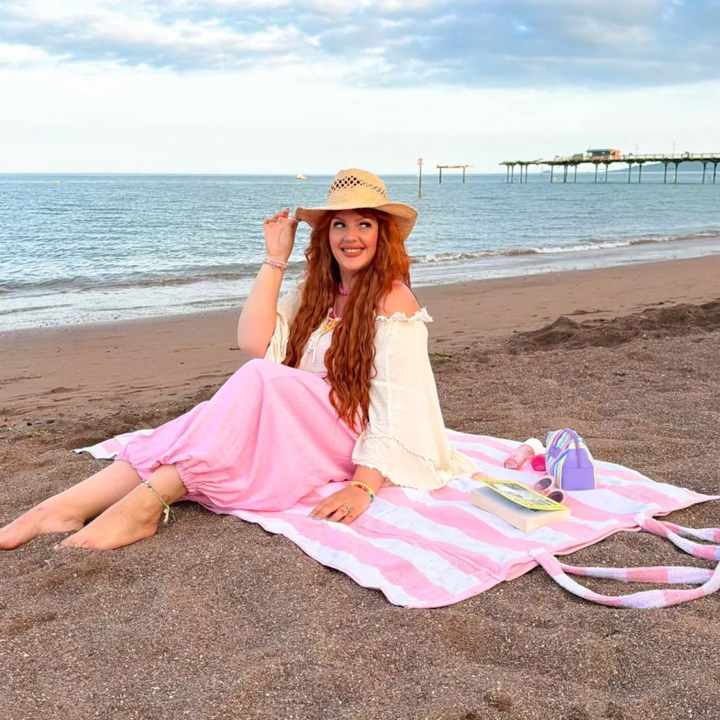2-in-1 Beach Towel Bag - Pink and White Stripe