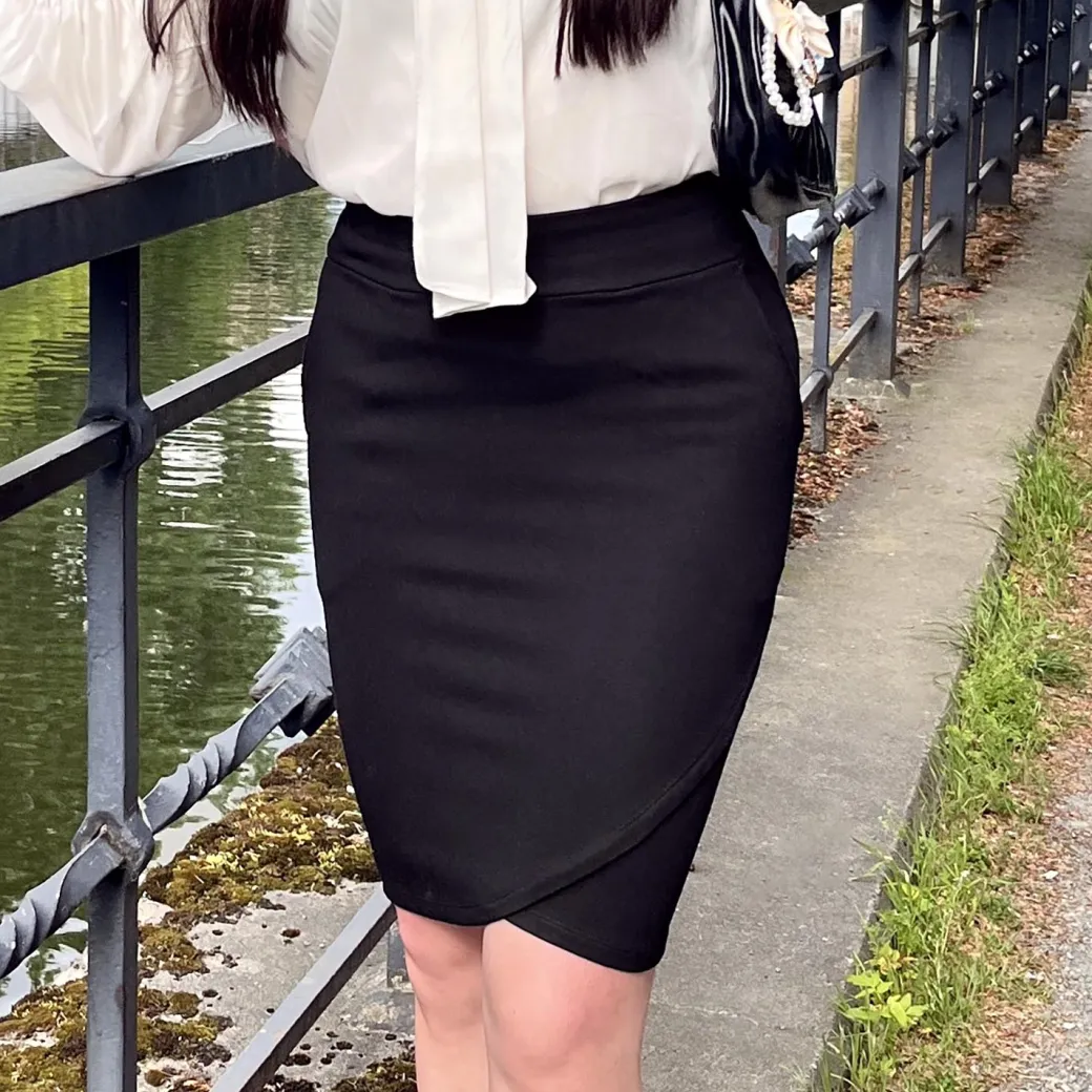 Tulip Mini Skirt - Black
